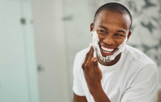 Banheiro masculino - barba, cabelo e bigode
