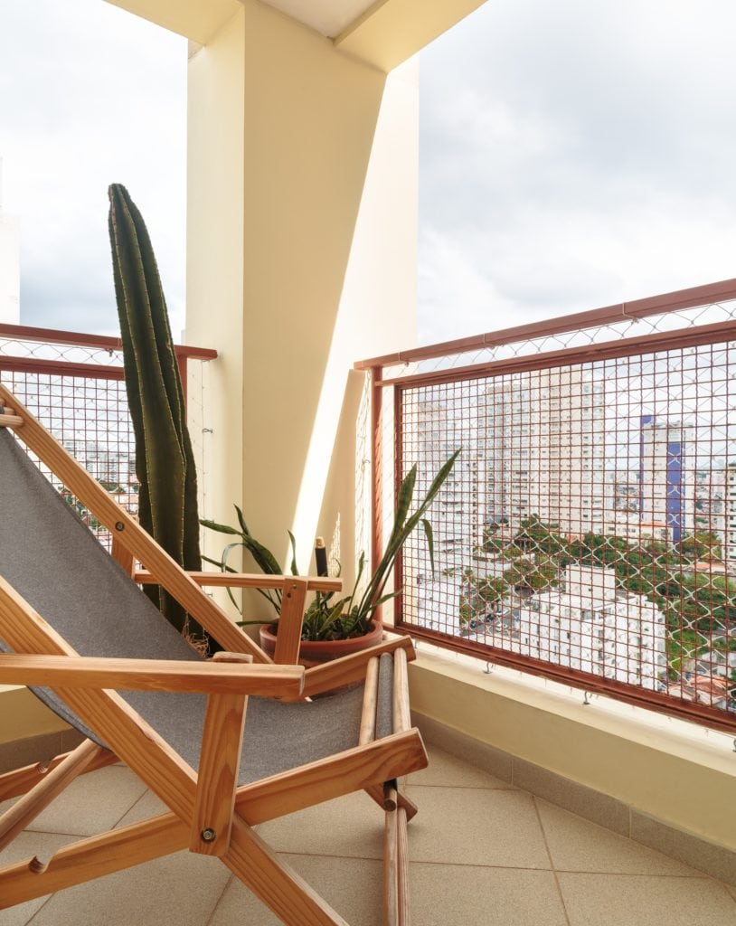 Foto mostra a vista da varanda do apartamento de 1 dormitório na Pompéia alugado pela publicitária Giulia