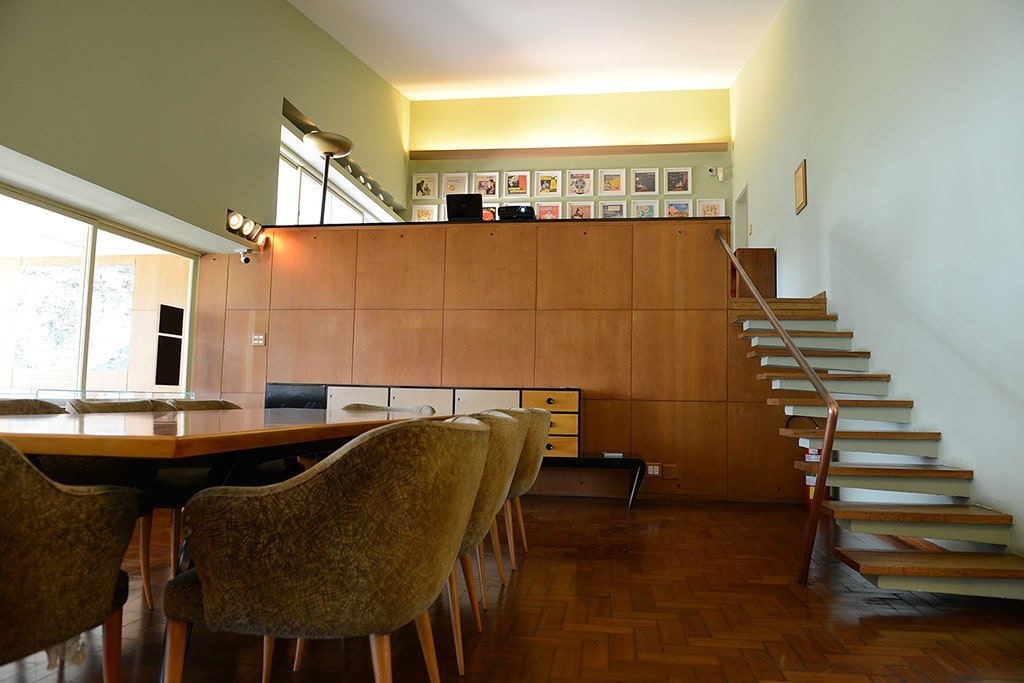 Foto que ilustra matérias sobre as casas dos sonhos de BH mostra a Casa Kubitschek por dentro.