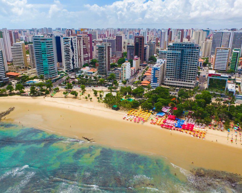 Foto que ilustra matéria sobre os bairros nobres de Fortaleza mostra a Praia de Meireles vista do alto