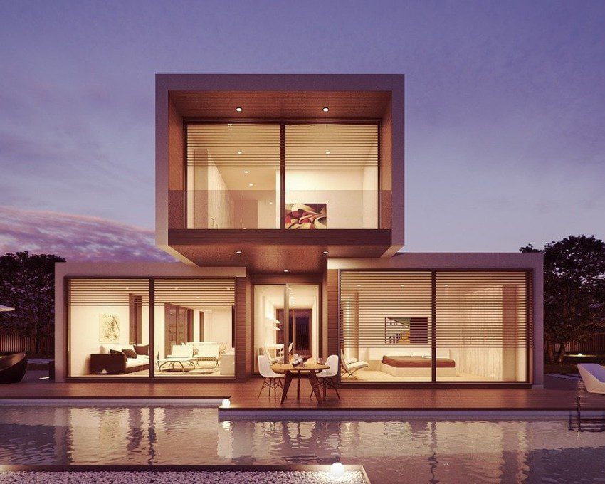 Foto que ilustra matéria sobre casas mais bonitas do mundo mostra uma casa vista de frente com 2 andares destaque para piscina em design diferenciado e estrutural