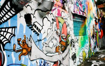 Foto que ilustra matéria sobre grafite em SP mostrando um dos muros do Beco do Batman, localizado no bairro da Vila Madalena.