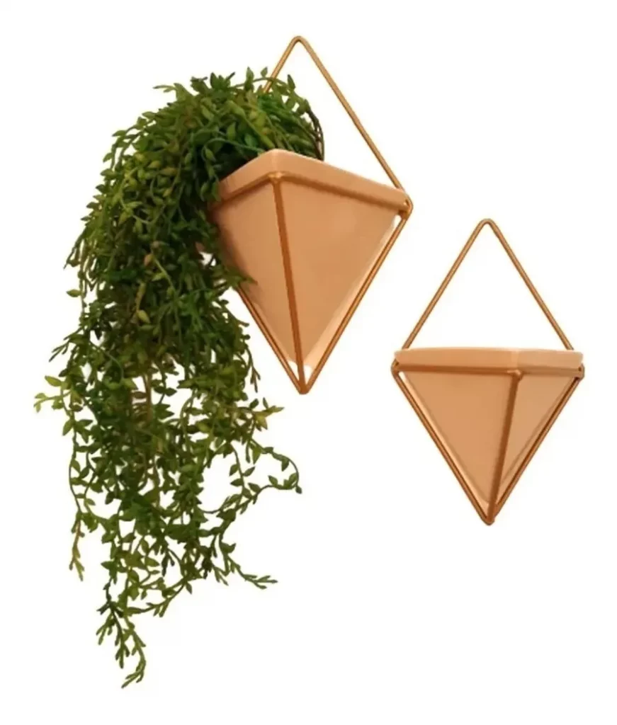 Imagem que ilustra matéria sobre plantas pendentes mostra modelo de vaso suspenso