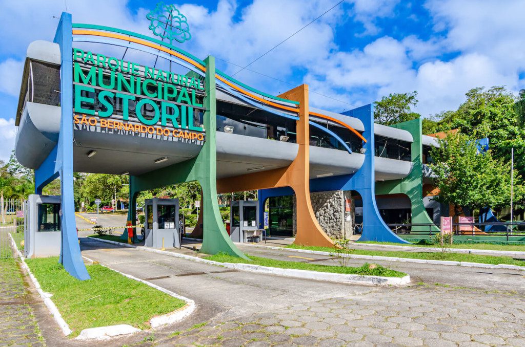 Foto que ilustra matéria sobre parques em São Bernardo do Campo mostra a entrada do Parque Estoril