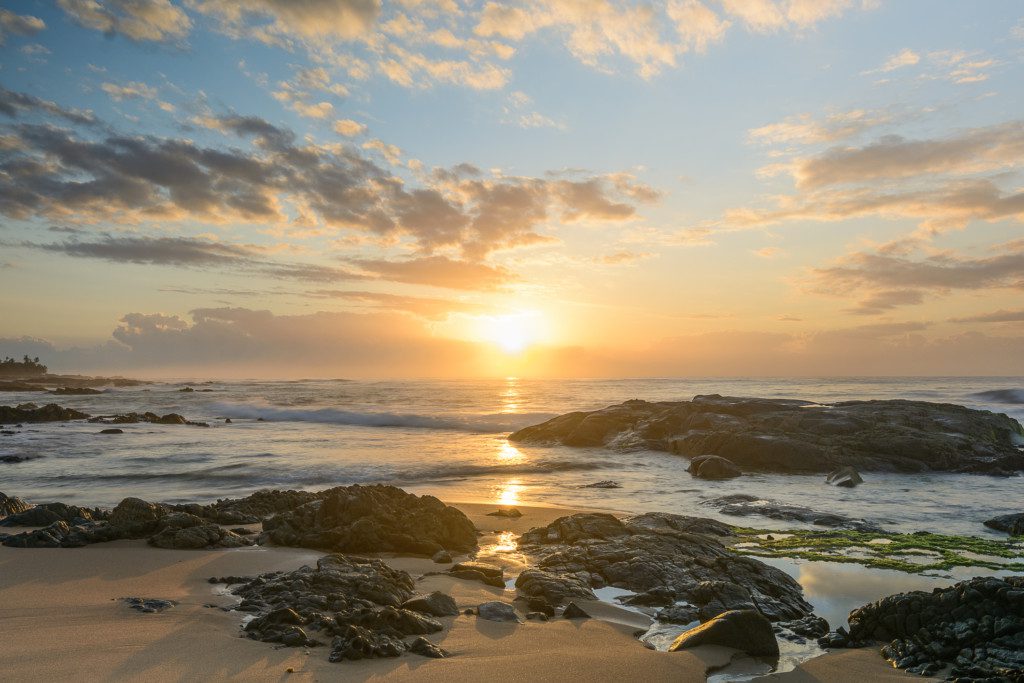 Foto que ilustra matéria sobre praias de Salvador mostra a praia de Itapuã 