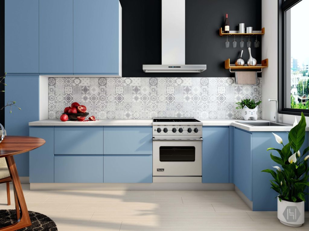 cozinha com móveis na cor azul, e azulejos estampados em preto e branco. No centro, fogão com exaustor