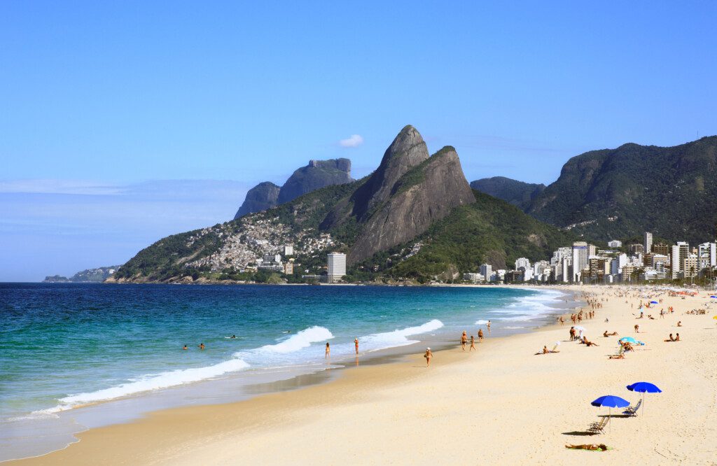 Foto que ilustra matéria sobre praias do Rio de Janeiro mostra a Praia do Leblon