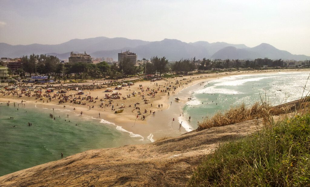 Foto que ilustra matéria sobre praias do RJ mostra a Praia do Recreio
