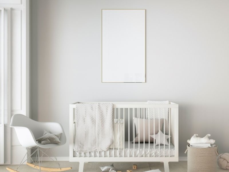 quarto infantil todo branco no estilo minimalista