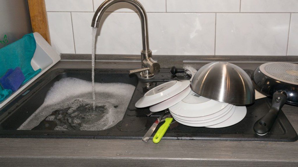 8 melhores dicas de como desentupir pia de cozinha