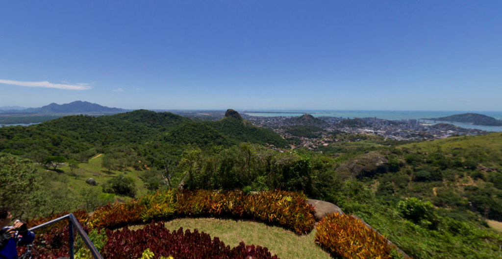 Imagem panorâmica da vista natural de um dos mirantes do Parque Fonte Grande  