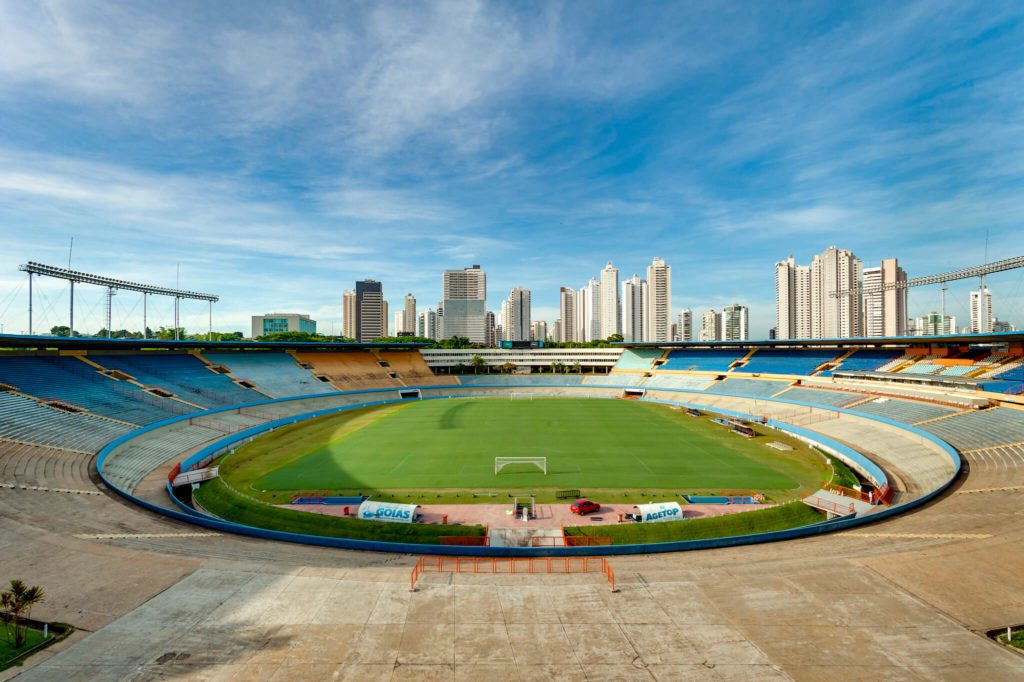 Foto do Estádio Serra Dourada.