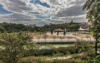 Foto que ilustra matéria sobre Parques em São Caetano do Sul mostra uma panorâmica do Parque Chico Mendes.