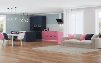 sala e cozinha integrados, com a cozinha com móveis cor-de-rosa e em tonalidades de cinza e azul, capa do conteúdo sobre cores de parede para cozinha