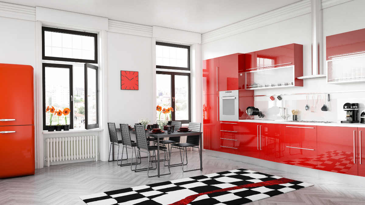 cozinha vermelha e branca, com paredes brancas e móveis vermelhos