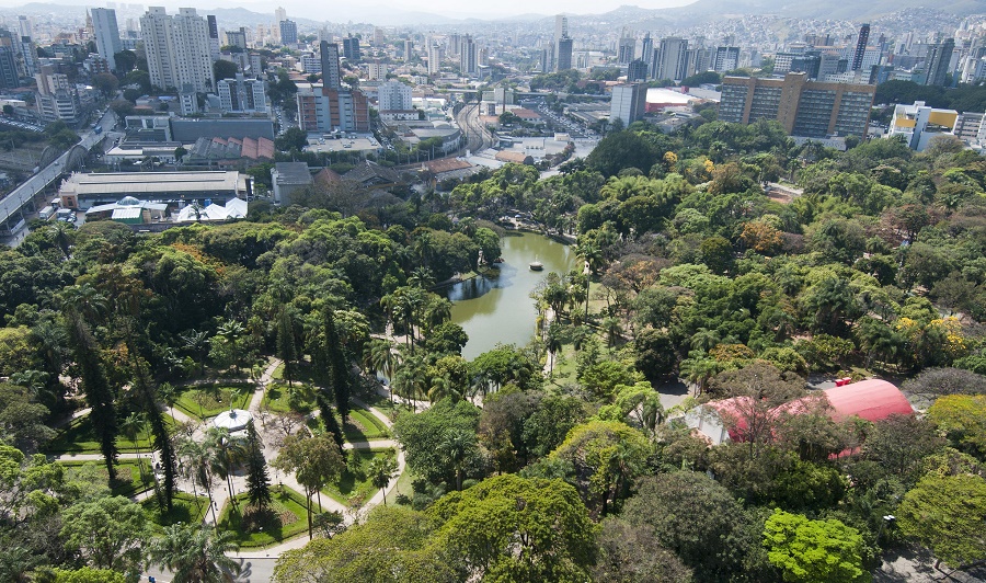 Foto que ilustra matéria sobre o que fazer em Belo Horizonte mostra o Parque Municipal Américo Renné Giannetti.