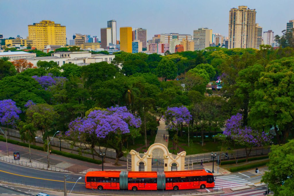 Foto que ilustra matéria sobre Parques em Curitiba mostra Parque Passeio Público em Curitiba