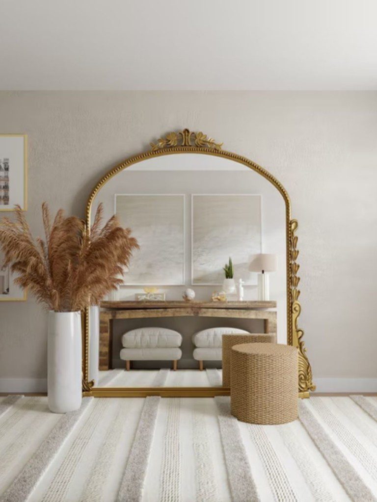Espelho de cobre em ambiente com cores claras e estilo rústico