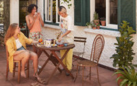 Foto que ilustra quiz de casal para o Dia dos Namorados mostra três mulheres no quintal