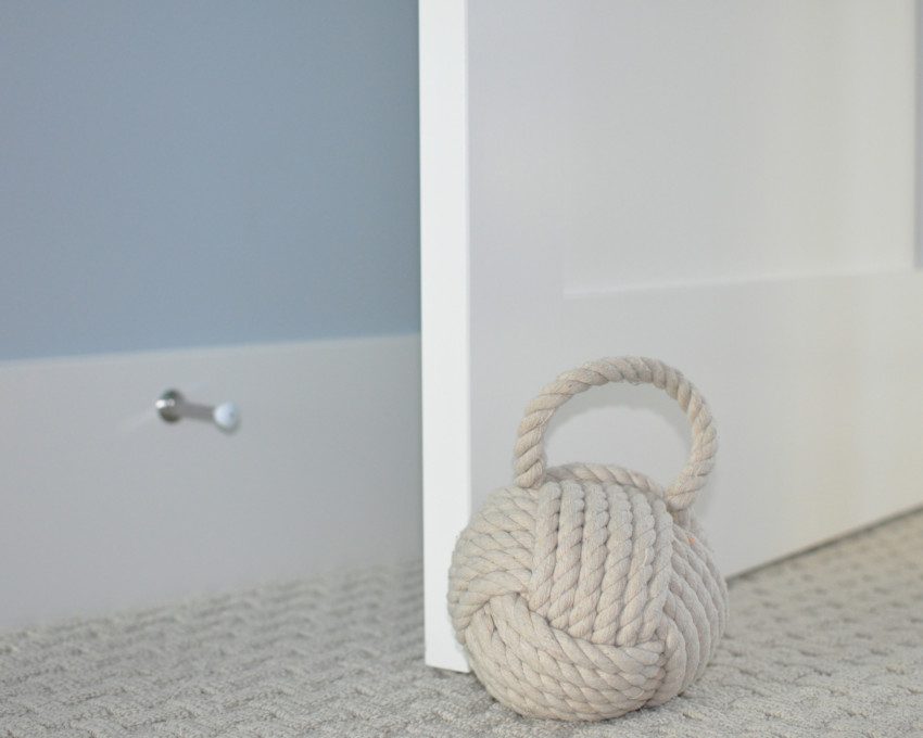 Imagem que ilustra matéria sobre peso de porta mostra um peso de porta feito de lã