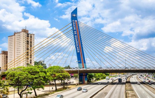 Foto que ilustra matéria sobre o que fazer em Guarulhos mostra o Viaduto da cidade de Guarulhos