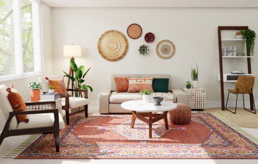 Sala de estar decorada com tapete vermelho, mesa de centro, poltronas e sof´branco. No sofá, almfadas coloridas e, acima dele, quadros redondos.