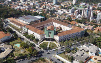 Foto que ilustra matéria sobre escolas em Belo Horizonte mostra uma visão do alto do Colégio Santa Marcelina.