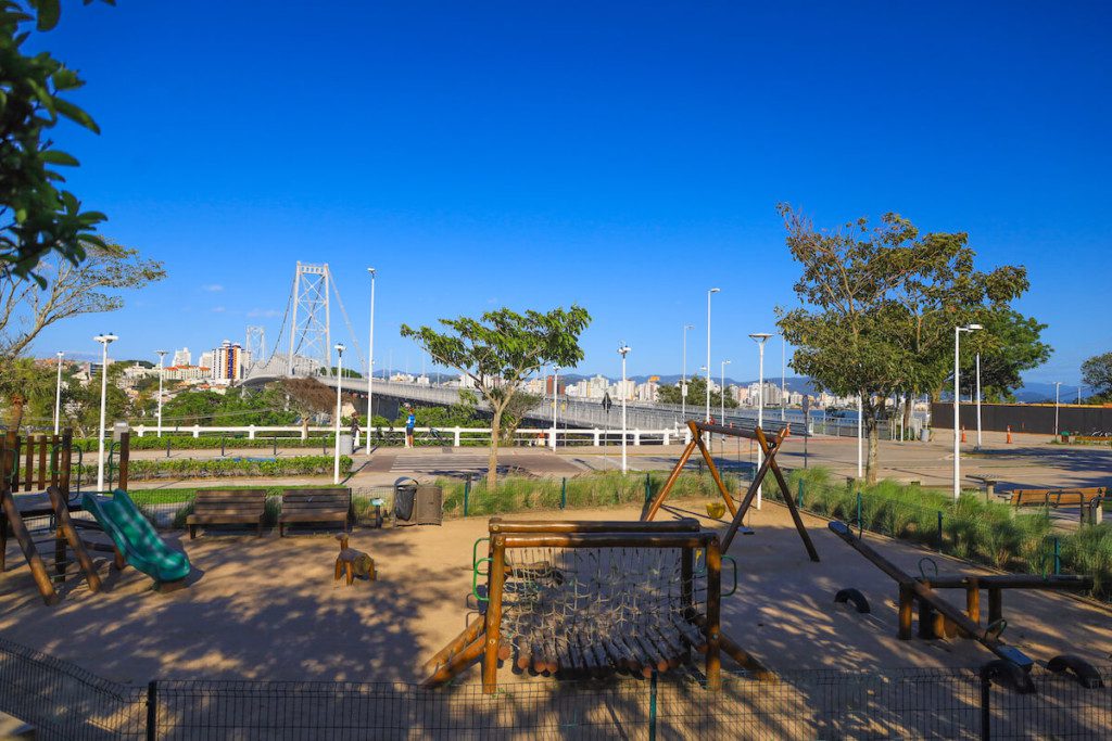 Foto que ilustra matéria sobre parques em Florianópolis mostra o parque da luz em florianopolis