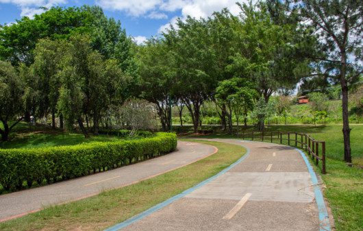 Foto que ilustra matéria sobre Parque Cidade Jundiaí mostra o Parque da Cidade