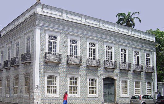 Imagem que ilustra matéria sobre museus em Recife mostra a fachada do Museu da Abolição.