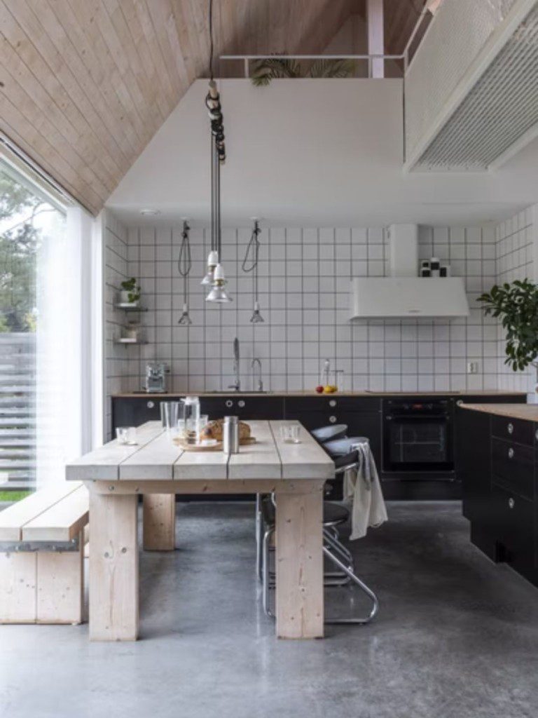 cozinha escandinava com mobília antiga