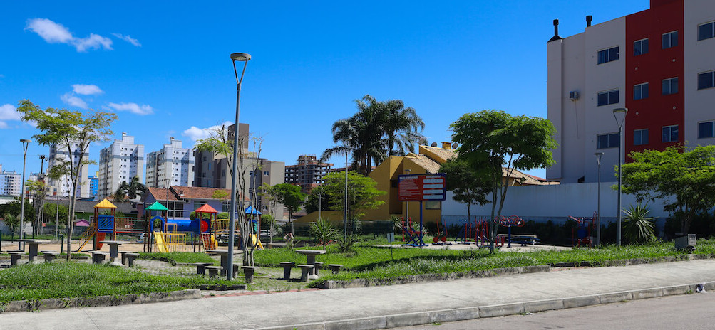 Foto que ilustra matéria sobre bairros em são josé mostra a praça da paz no bairro do ipiranga em são josé