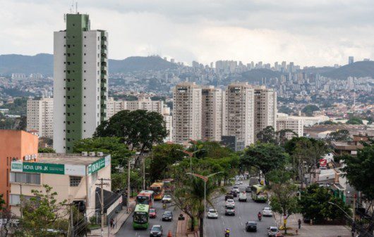 Foto que ilustra matéria sobre bairros de Contagem mostra uma imagem panorâmica, vista do alto, do bairro Eldorado.