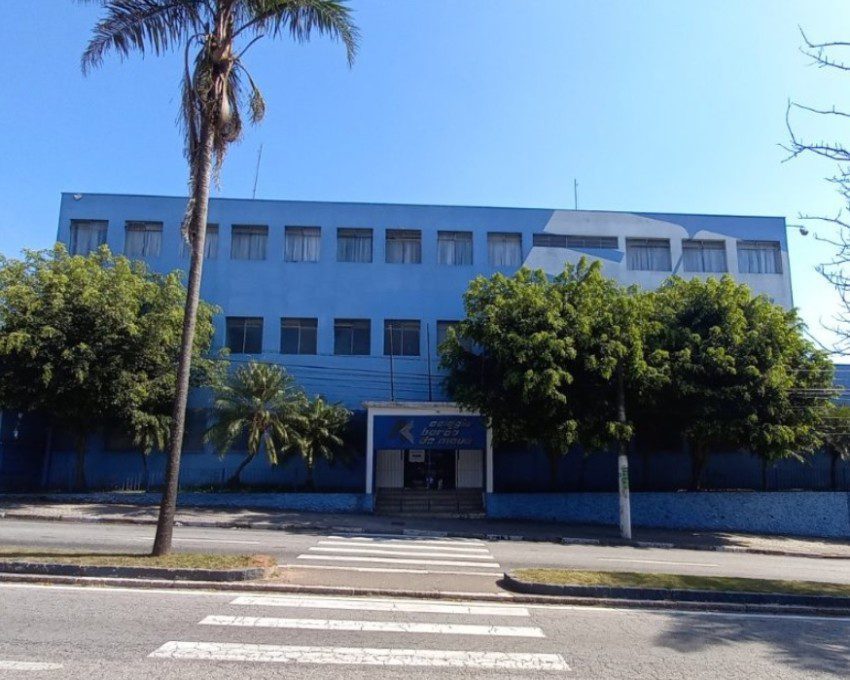 Foto que ilustra matéria sobre escolas em Mauá mostra a fachada do Colégio Barão de Mauá.