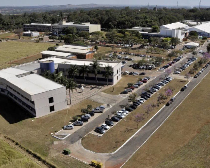 Foto que ilustra matéria sobre faculdades em Goiânia mostra uma visão aérea da Universidade Federal de Goiás.