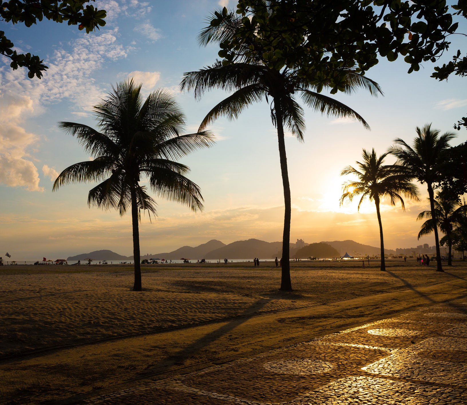 Pôr do Sol na praia de Santos.