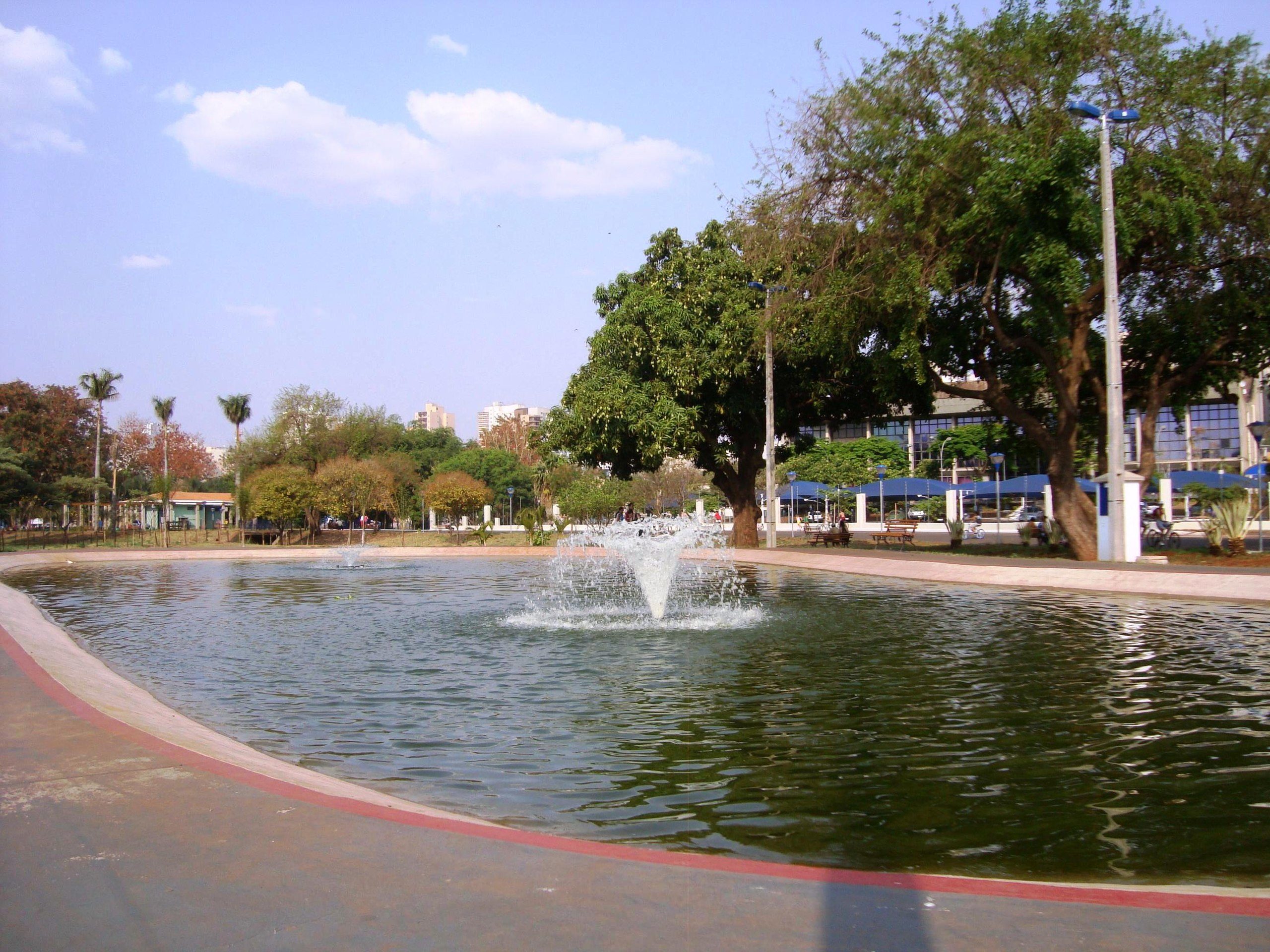 Lago artificial do parque