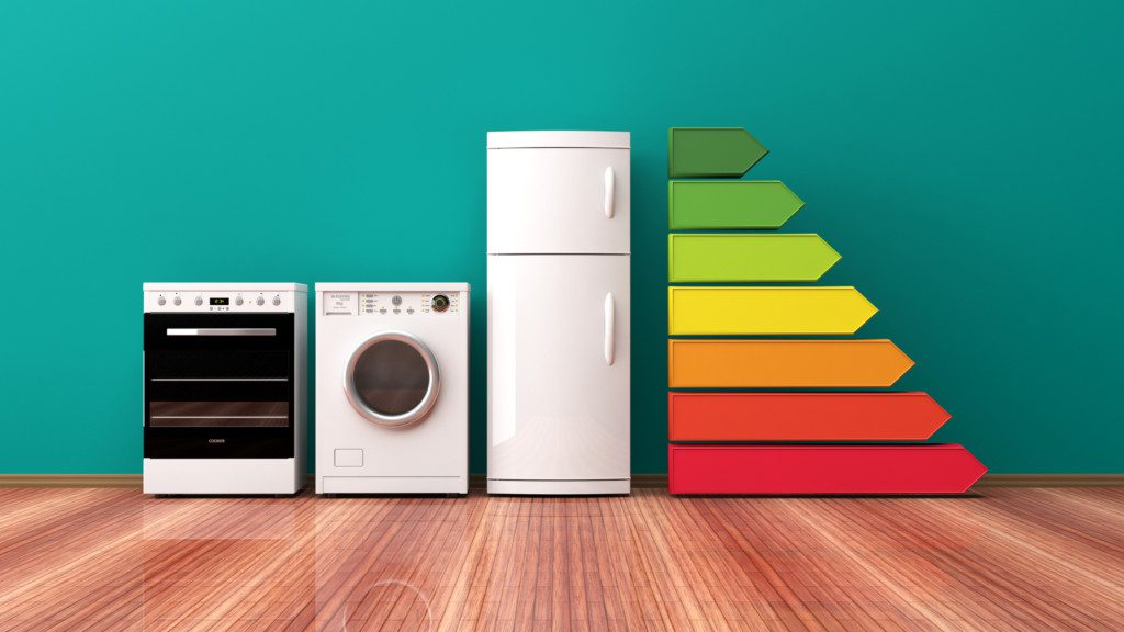 Imagem de uma ilustração 3D que mostra um fogão, uma máquina de lavar e uma geladeira ao lado de um ranking de eficiência energética.