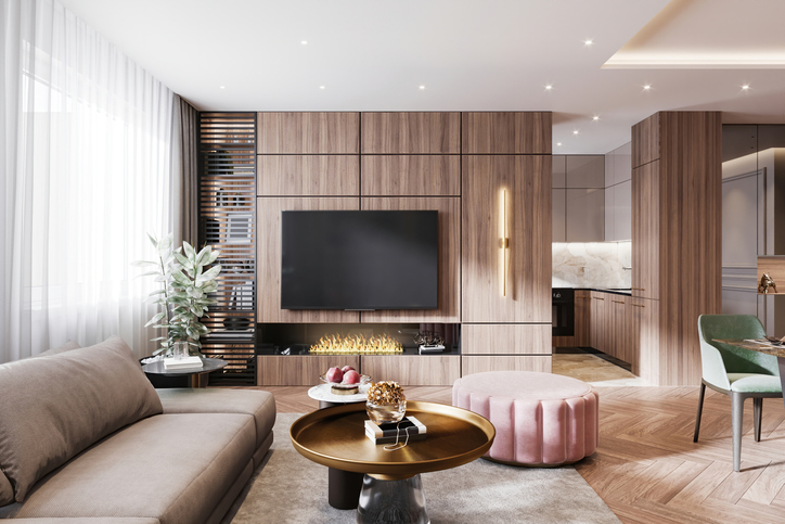 Sala de estar moderna com puff rosa e talheres decorativos em marrom e madeira.