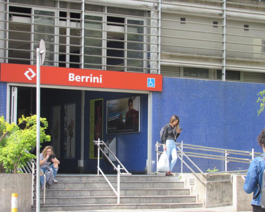 Foto que ilustra matéria sobre a Estação Berrini mostra a entrada do terminal