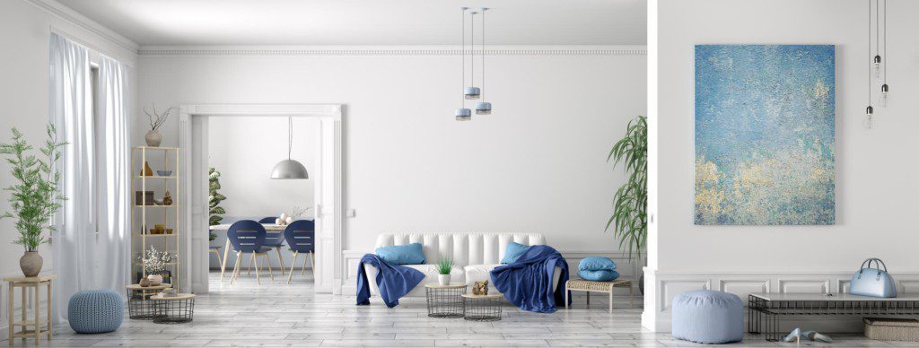 Interior de apartamento escandinavo moderno, com sala de estar e sala de jantar com diferentes tons de azul na decoração.