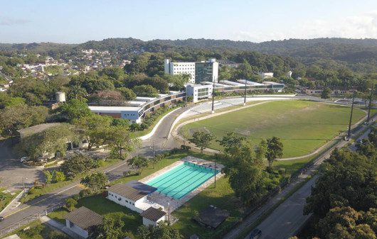 Foto que ilustra matéria sobre faculdades em Recife mostra uma visão do alto do campus da Universidade Federal Rural de Pernambuco.