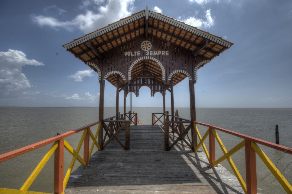 Imagem que ilustra matéria sobre as praias de Belém do Pará mostra a Saída da Ilha do Mosqueiro.