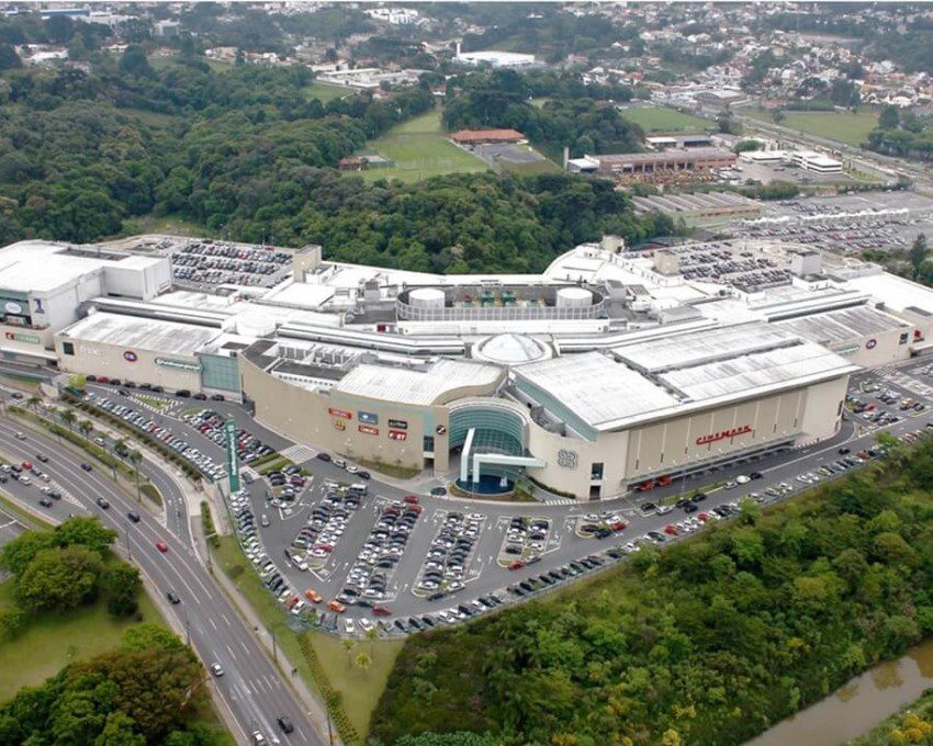 Foto que ilustra matéria sobre shoppings em Curitiba mostra uma visão do alto do Park Shopping Barigui