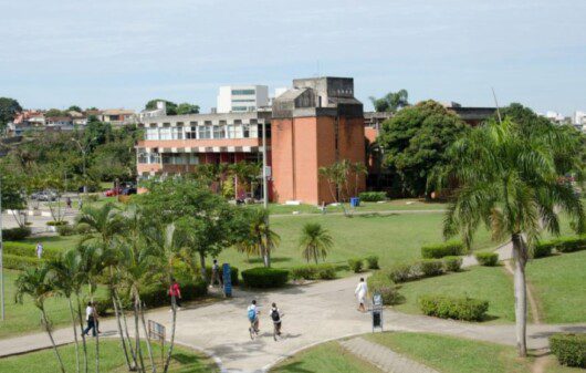 Foto que ilustra matéria sobre faculdades de Vitória mostra uma visão do alto do campus da Universidade Federal do Espírito Santo (UFES)