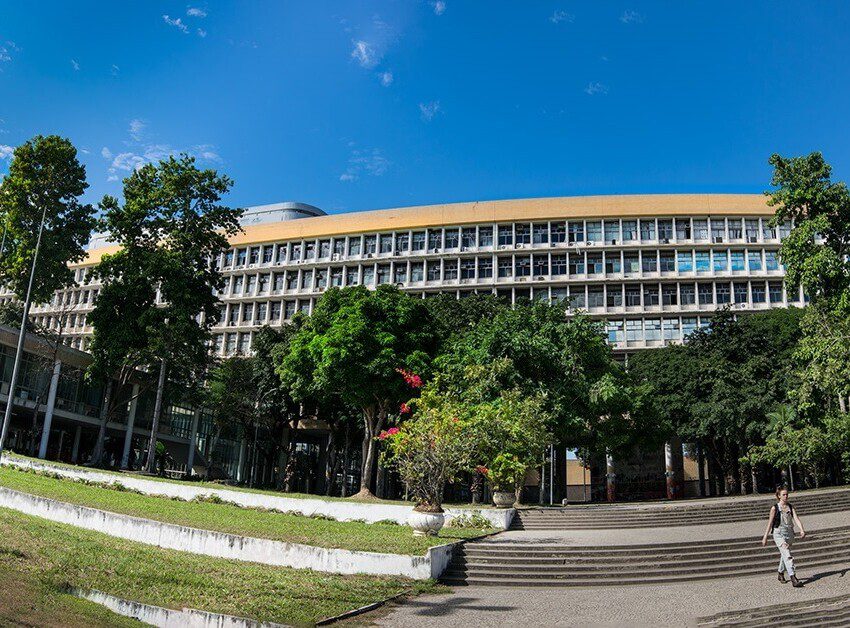 Foto que ilustra matéria sobre faculdades do Rio de Janeiro mostra o prédio da Reitoria da UFRJ
