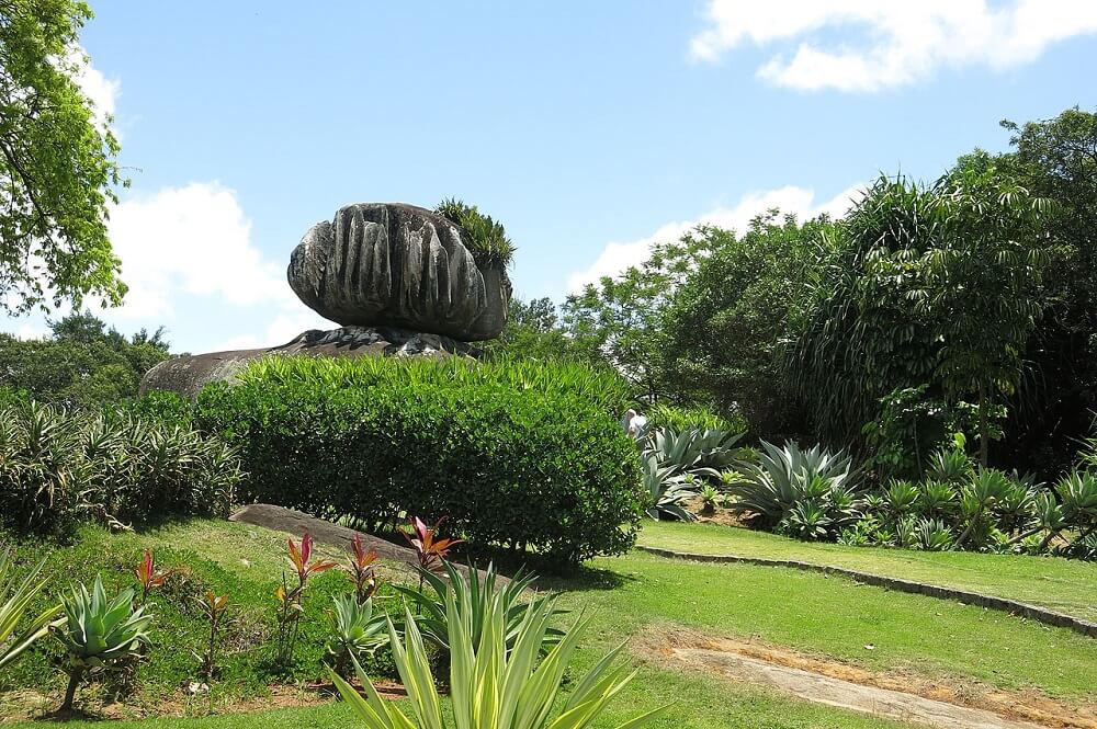 Foto mostra a Pedra da Cebola, uma das principais vistas do Parque Pedra da Cebola