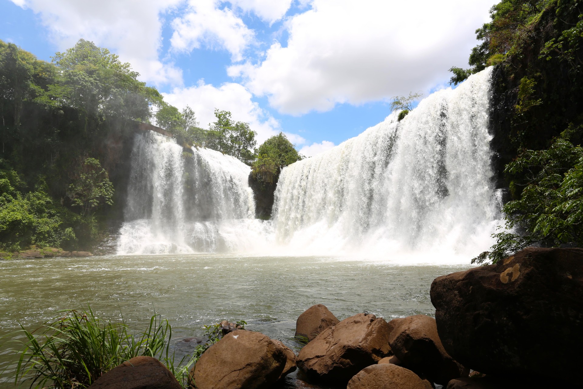 Conheça a Cachoeira do Sucupira em Uberlândia