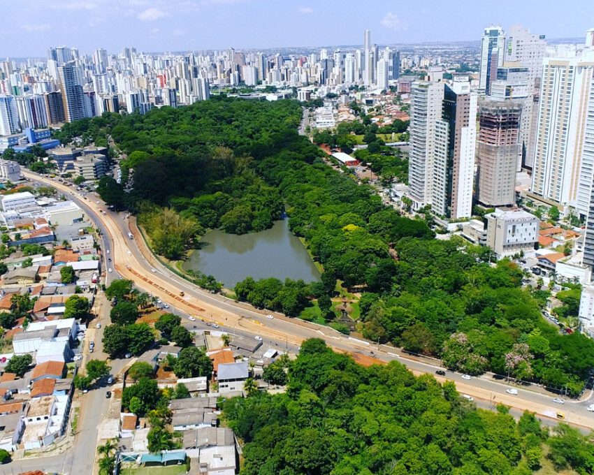 Vista de cima do Parque Areião na cidade de Goiânia.