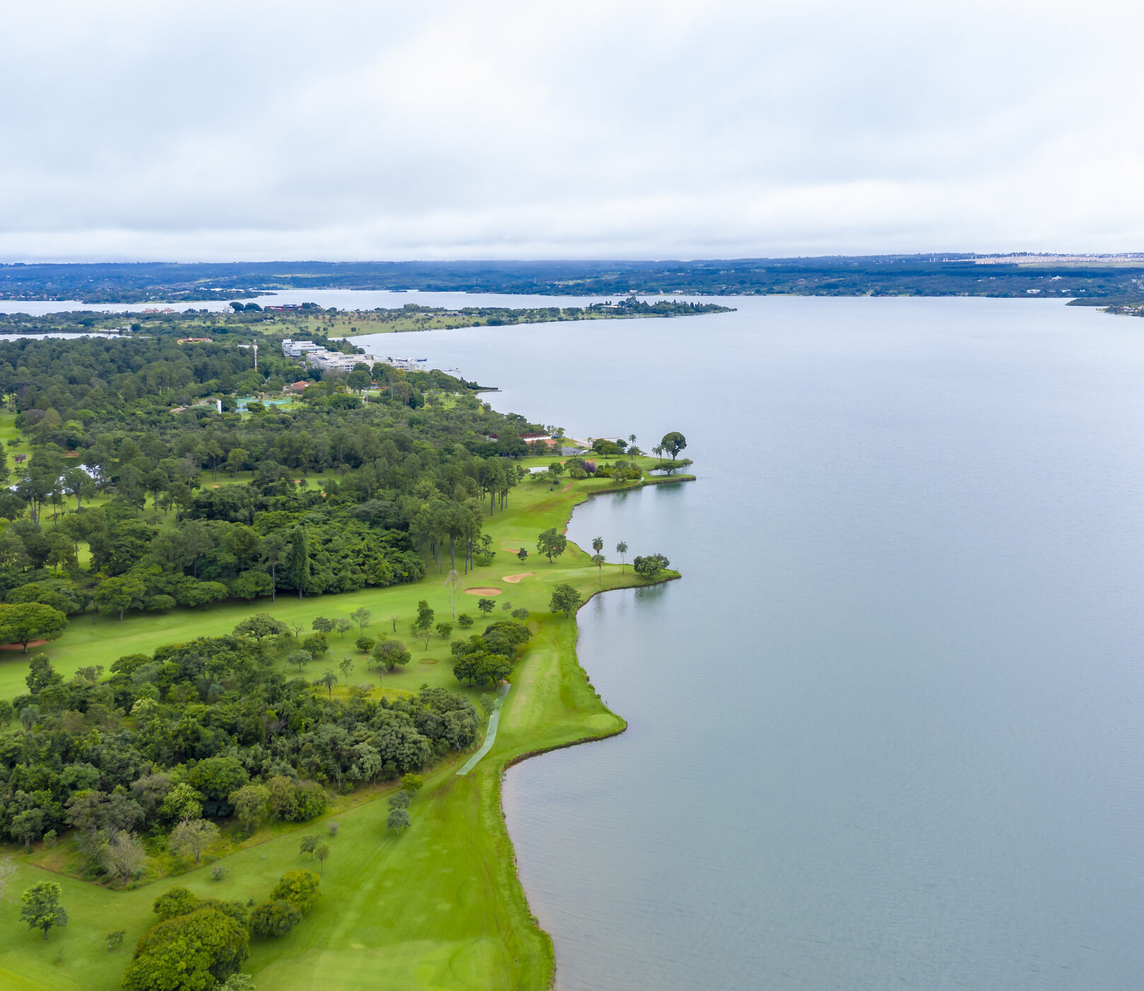 De norte a sul, o Lago Paranoá proporciona atrativos para todos os públicos